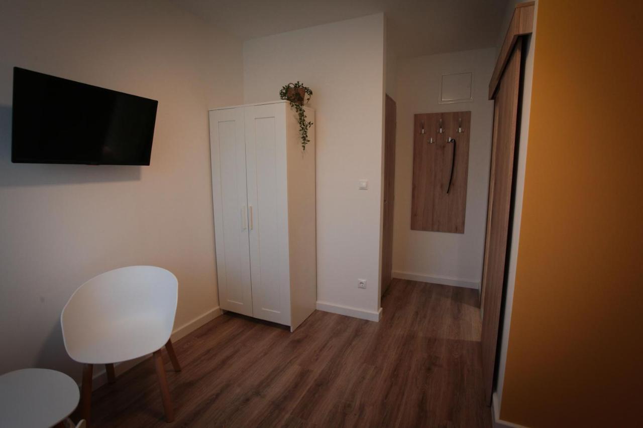 Bed & Breakfast Airport Almaskert Panzio *