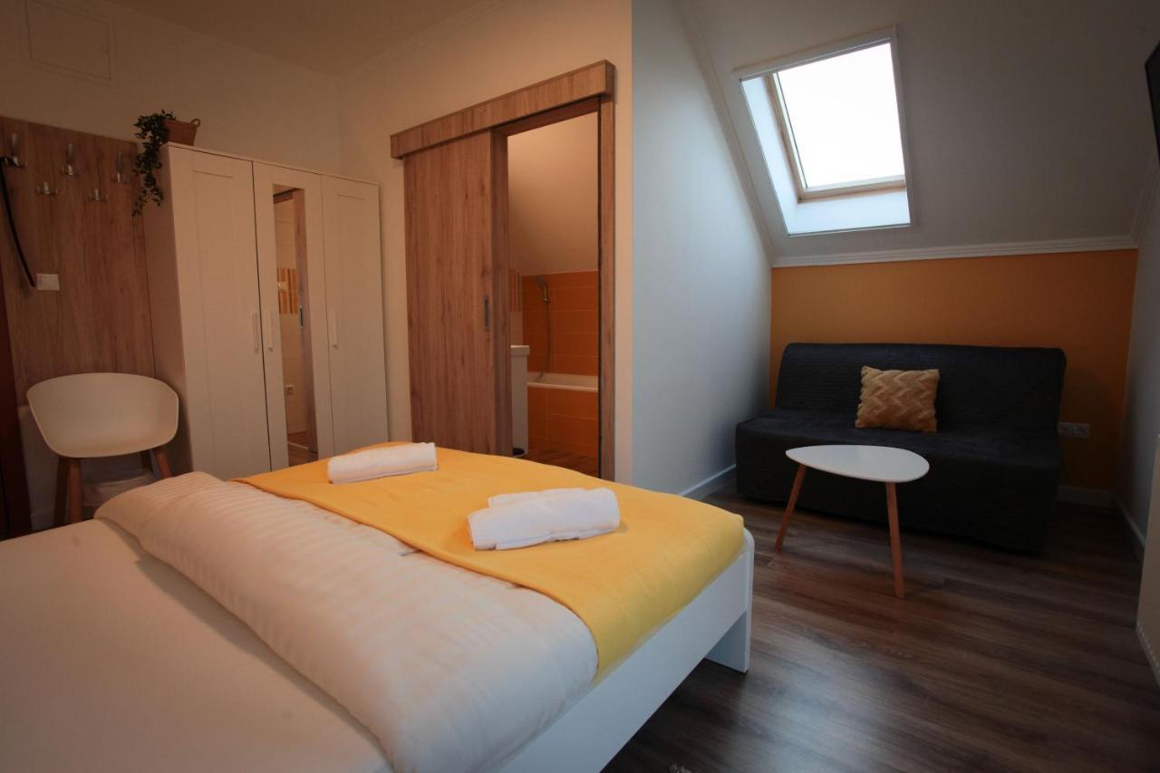 Bed & Breakfast Airport Almaskert Panzio *