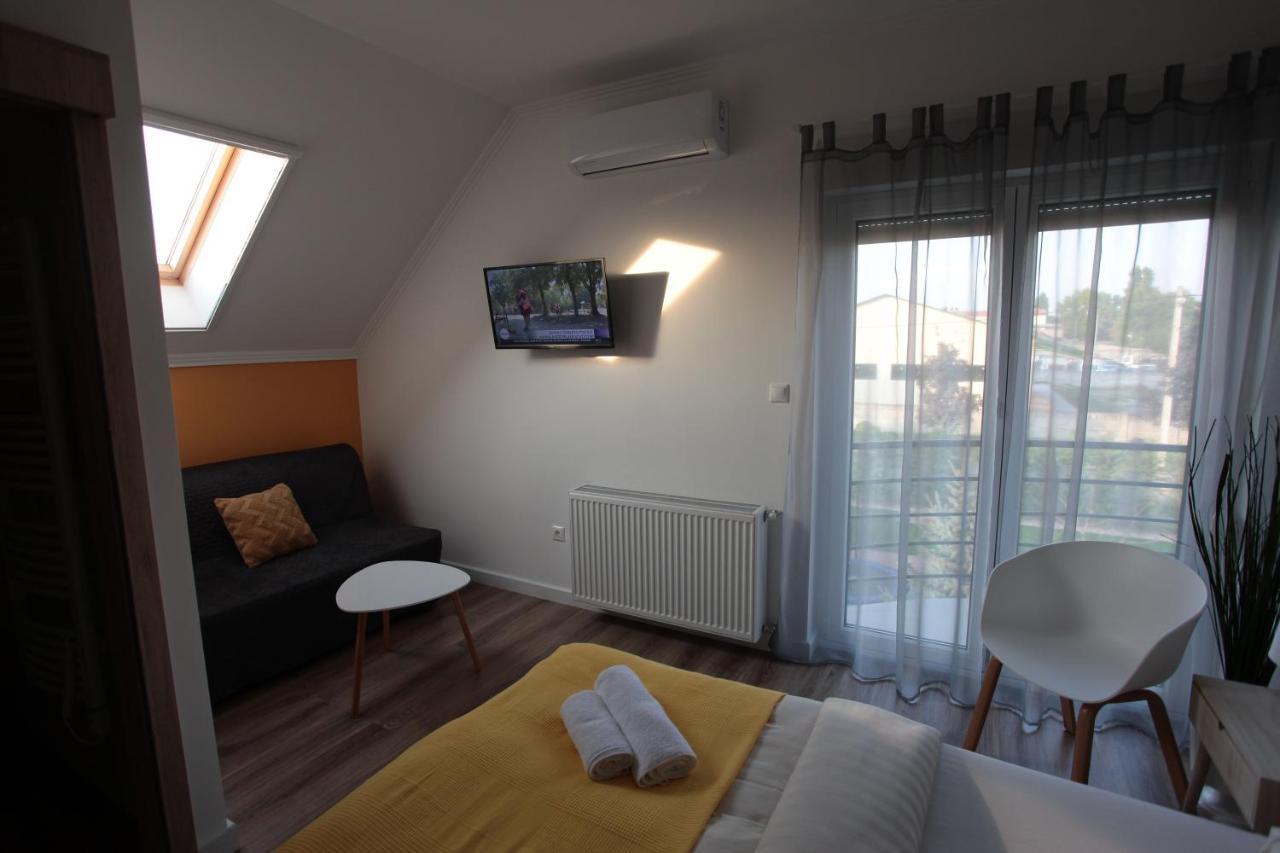 Airport Almaskert Panzio Bed & Breakfast *