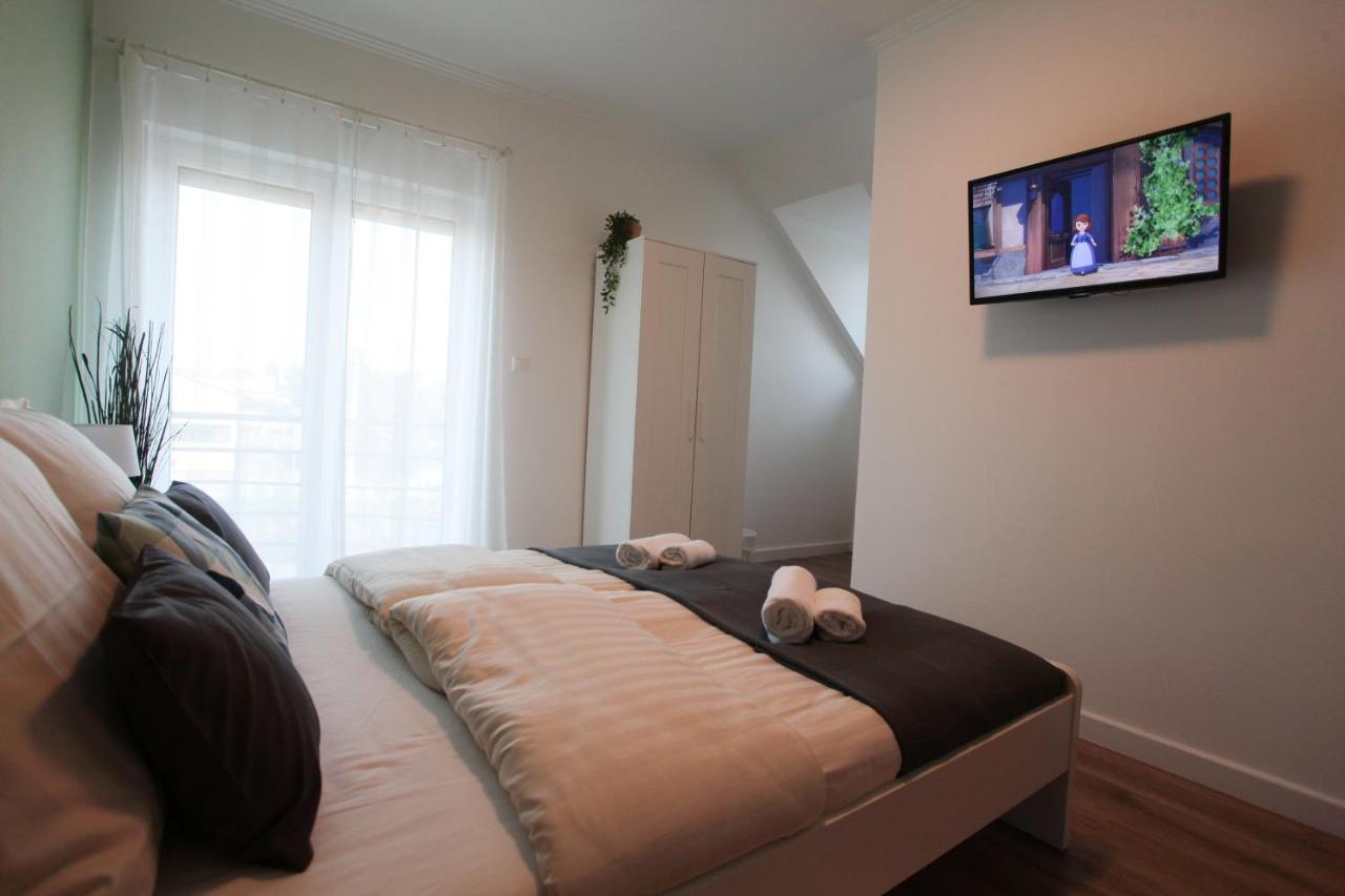Airport Almaskert Panzio Bed & Breakfast