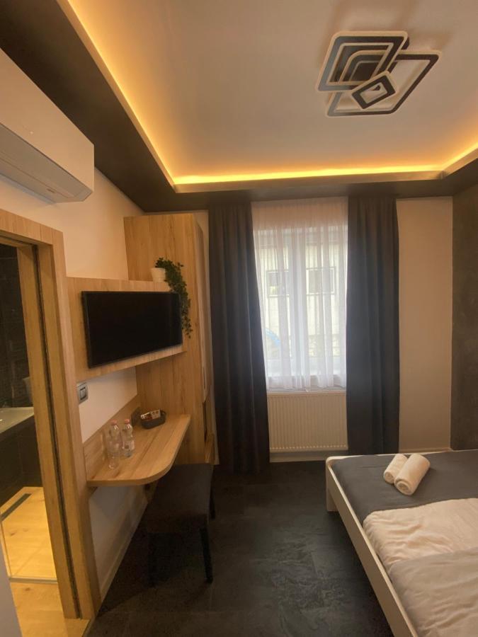 Airport Almaskert Panzio Nocľah s raňajkami
